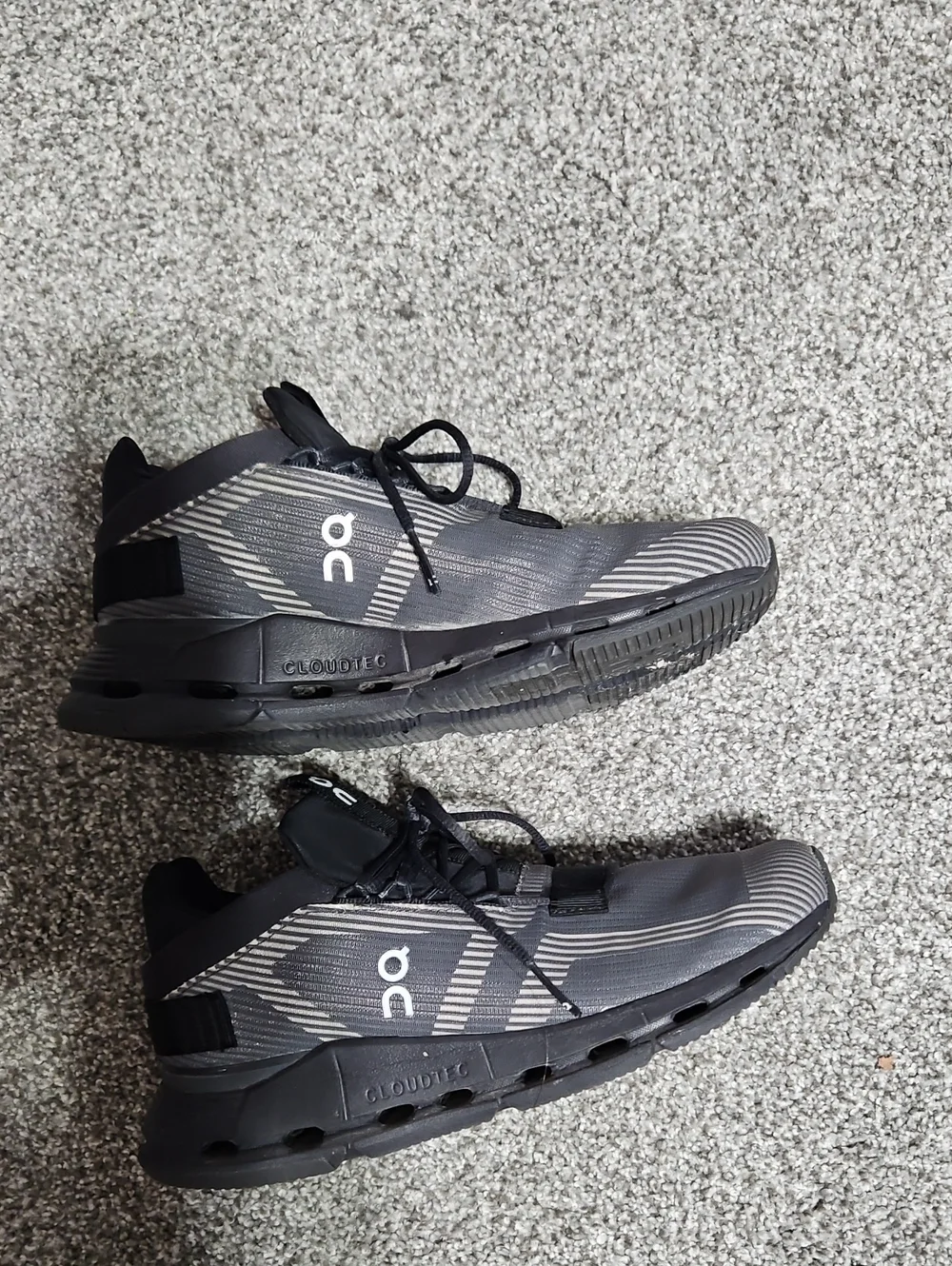 On Running Athletic Shoes - Gray and Black